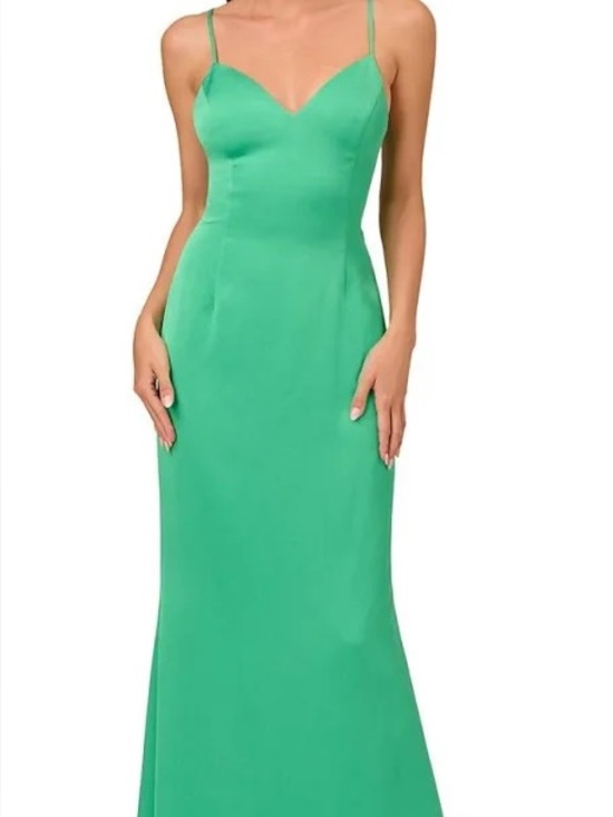 Liv Foster Dresses & Skirts - Slim V-Neck Maxi Dress in Emerald Green